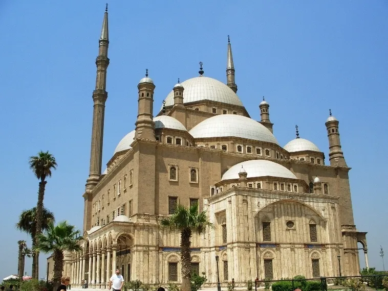 صورة من موضوع أشهر المساجد والكنائس في مصر